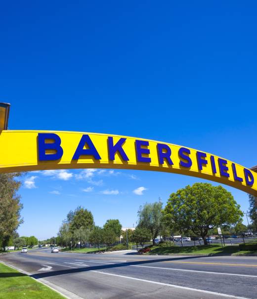 Bakersfield_sign_leading_into_the_city_Getty